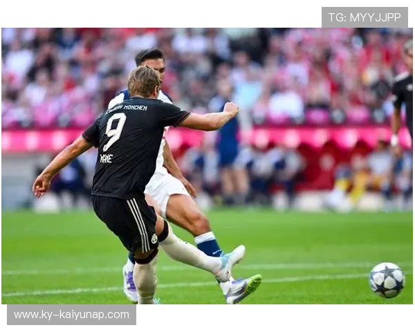 凯恩禁区转身抽射，拜仁牢牢占优